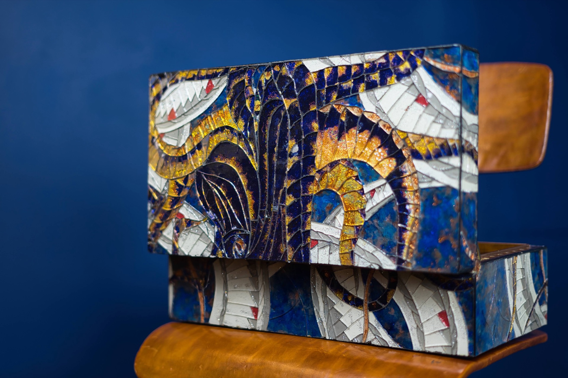 Le Poulpe Doré : quand la marqueterie de verre redéfinit l’objet de luxe